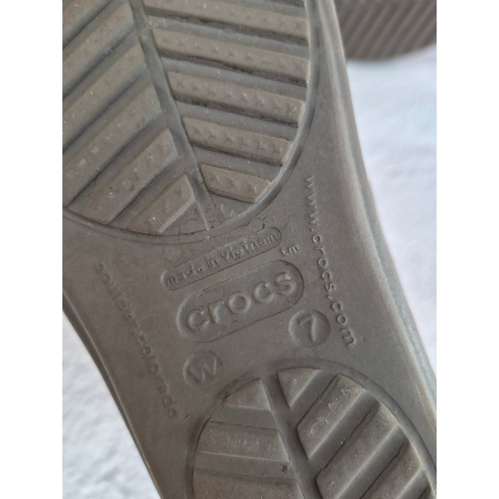 Crocs Sanrah Hammered Circle Wedge Sandals Womens 7 Espresso Brown Gold Slide - Picture 7 of 11